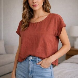 NOR Short Sleeve Scoop Neck Crop Top in Rust Brown